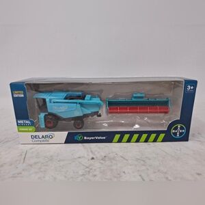 Toy combine with head